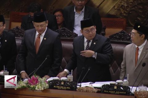 DPR perpanjang masa pembahasan RUU Terorisme