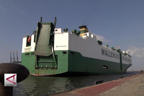 Rangkaian kereta LRT mendarat di Tanjung Priok