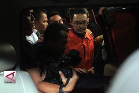 KPK periksa perdana Zumi Zola