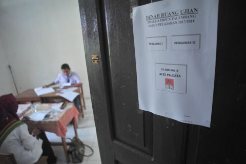 Ujian Nasional Siswa Tuna Netra di Palembang