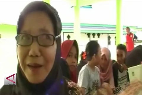 Nuraeni, penghuni panti jompo yang mengajar Bahasa Inggris