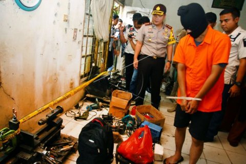 Pabrik Rumahan Senjata Rakitan