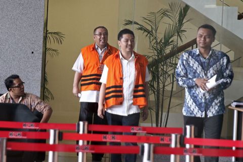 Pemeriksaan Asrun dan Adriatma Dwi Putra