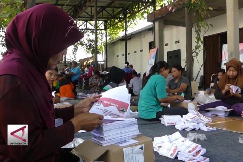 KPU Solo libatkan warga sortir & lipat surat suara