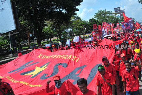 Aksi Buruh di dua titik Kota Palembang