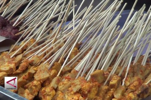 Sate Susu diminati warga muslim di Bali