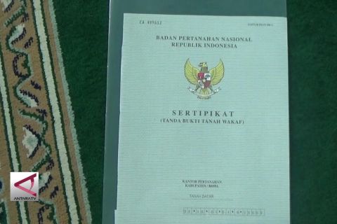Presiden bagikan 510 sertifikat tanah wakaf