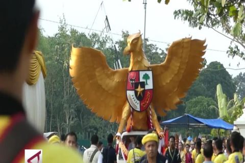 Air suci dan api abadi diarak menuju Candi Sewu