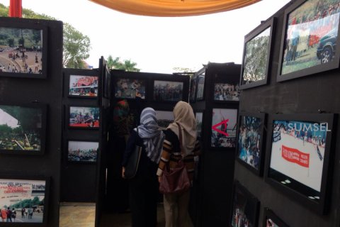 Pameran foto perjuangan mahasiswa tolak orde baru