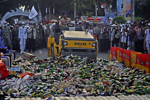 Pemusnahan miras oplosan