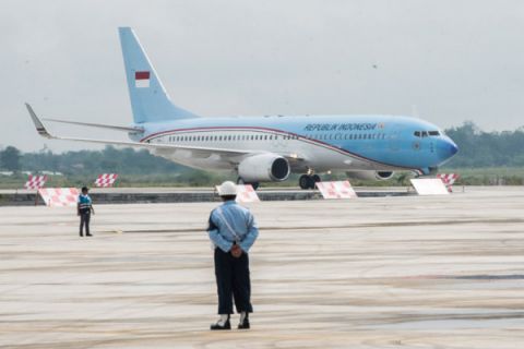 Pesawat Kepresidenan mendarat pertama di BIJB