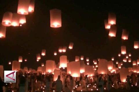 Makna sakral dalam prosesi pelepasan lampion waisak