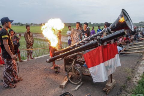 Ngabuburit Mercon Zlung