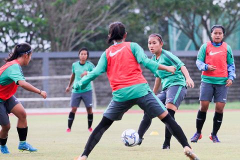 Latihan Timnas Putri Indonesia