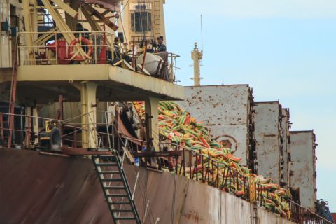 TNI AL Amankan Dua Kapal Cargo