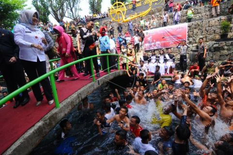 Tradisi padusan Umbul Cokro