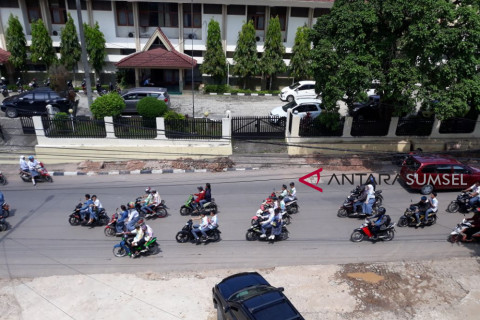Besok pengumuman kelulusan, siswa SMA sudah konvoi motor dijalan