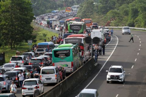 Kepadatan jalur puncak hari terakhir libur panjang