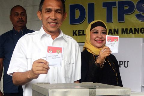 Gubernur Maluku nyoblos Pilkada