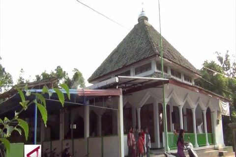 Mengembalikan peradaban islam melalui bersih-bersih masjid