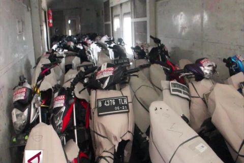 Sepeda motor pemudik tiba di Stasiun Tawang