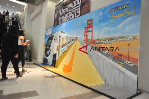 Mural sosialisasi Kereta LRT
