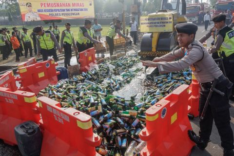 Pemusnahan miras jelang Lebaran