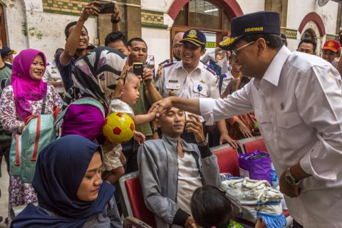 Menhub Tinjau Stasiun KA Di Semarang
