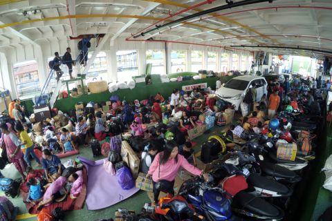 Pemudik Pelabuhan Penyeberangan Membludak