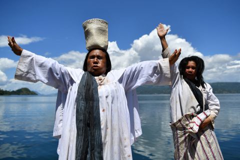 Ritual Untuk Korban KM Sinar Bangun