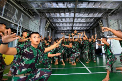 Satgas Rimpac Latihan Tari Kecak