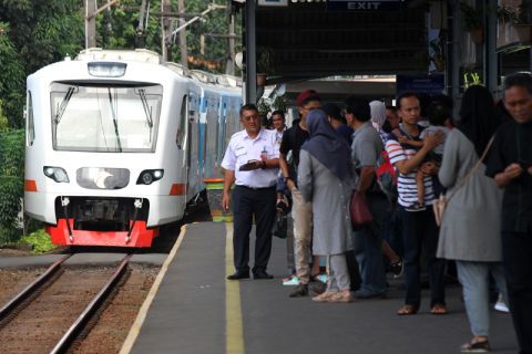 Uji Coba Kereta Bandara Di Stasiun Bakasi