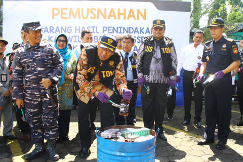 Pemusnahan hasil penindakan Bea Cukai
