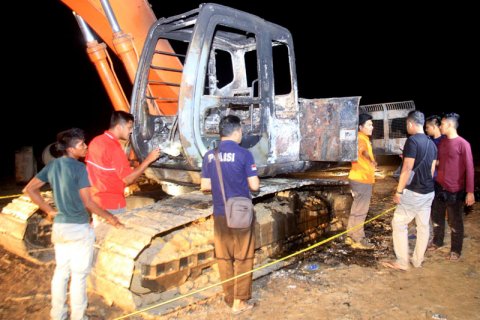 Pembakaran alat berat di Aceh