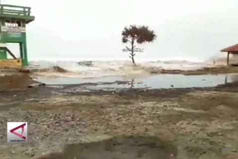 BMKG : Waspada puncak gelombang tinggi air laut 29 Juli