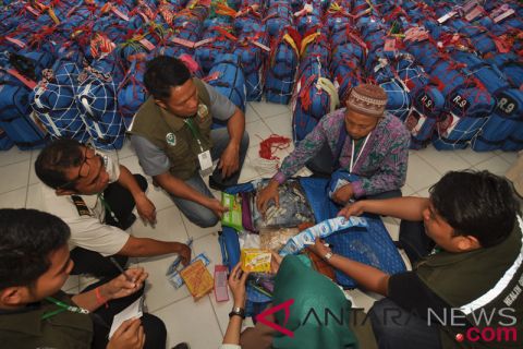 Pemeriksaan barang bawaan jemaah calon haji