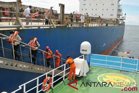 Evakuasi ABK Liberia Di Lautan