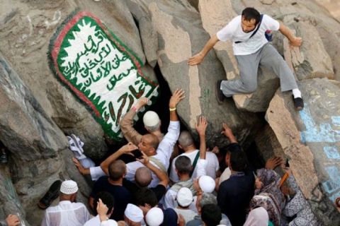 Menapaktilasi keagungan Gua Hira nan sakral