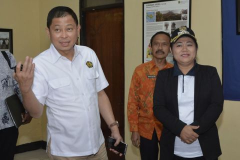Menteri Esdm Pantau Gunung Agung
