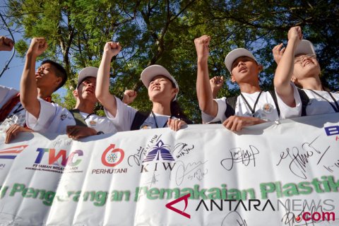 BUMN Hadir- SMN Kampanye Pengurangan Pemakaian Plastik