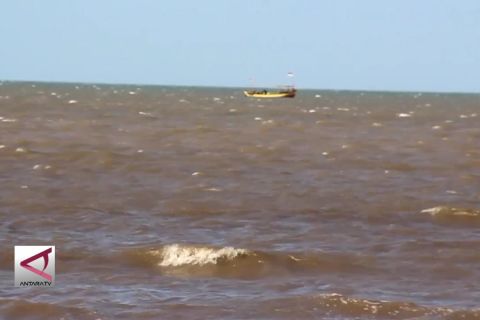 Kapal nelayan tenggelam di perairan Indramayu, 13 Abk hilang