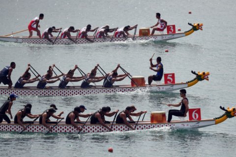 Penyisihan prahu tradisional 1000 meter putra