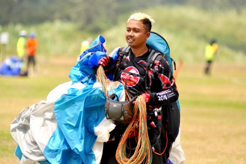 Jafro mendulang emas di paralayang