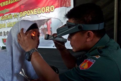 Bakti sosial dan pengobatan gratis