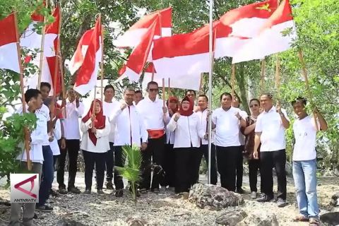 LKBN Antara berikan 73 bendera untuk pulau terluar