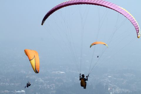 Riwayat lima manusia emas paralayang Indonesia