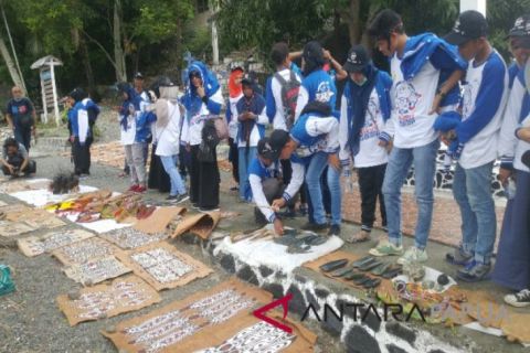 Peserta SMN Aceh belanja kerajinan tangan