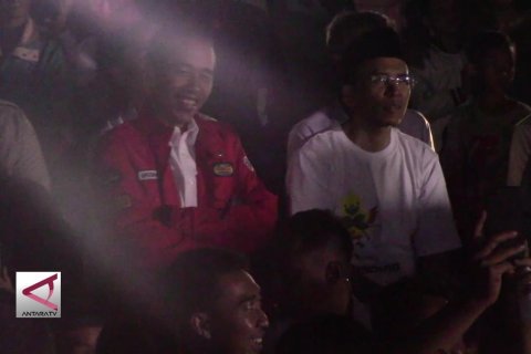 Jokowi nobar penutupan Asian Games di pengungsian