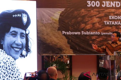 Bedah Buku Paradoks Indonesia