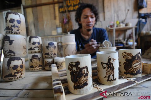 Kerajinan Gelas Bambu